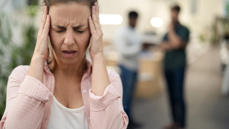 Mögliches Burnout-Symptom: Kopfschmerzen