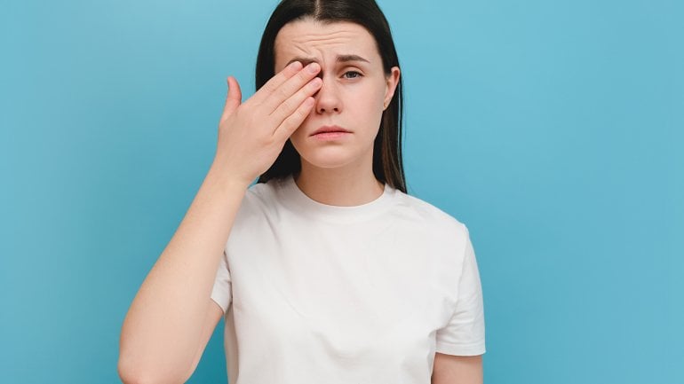 Geschwollene Augenlider durch zu viel Cortisol