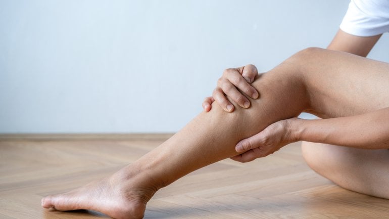 Geschwollene Beine: Mögliches Symptom bei Gebärmutterhalskrebs