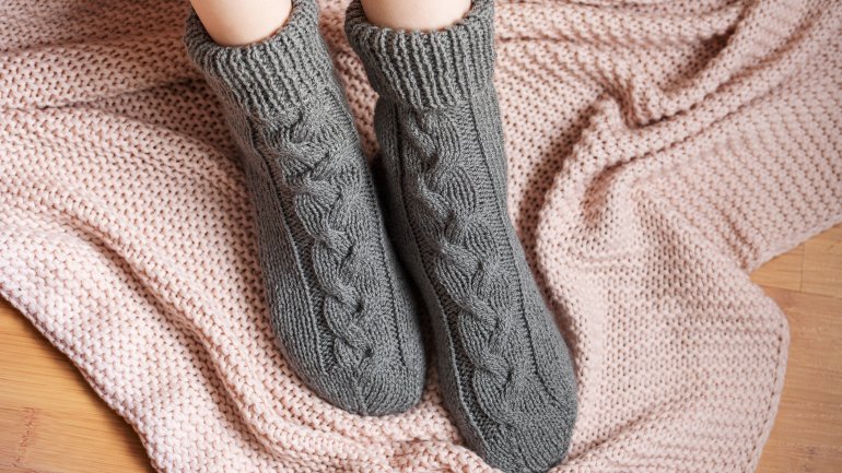 Dicke Socken gegen kalte Füße