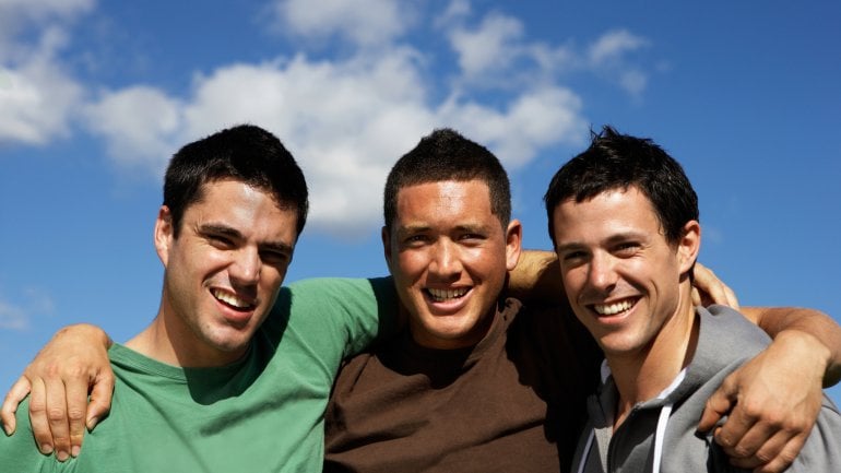 Drei junge, befreundete Männer