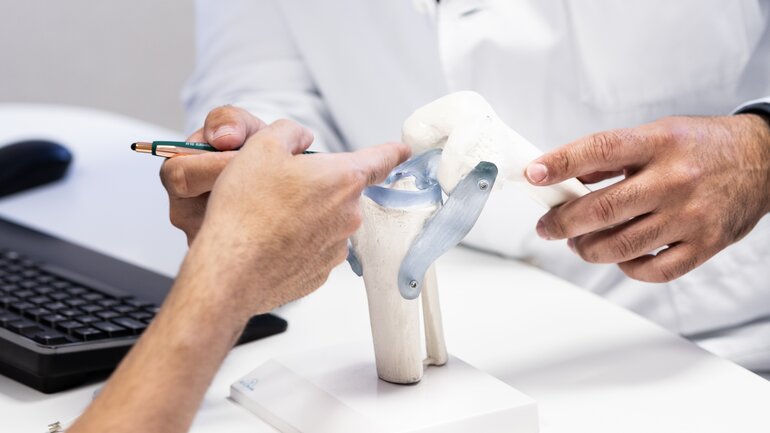 Arthrose operativ behandeln mit Gelenkersatz