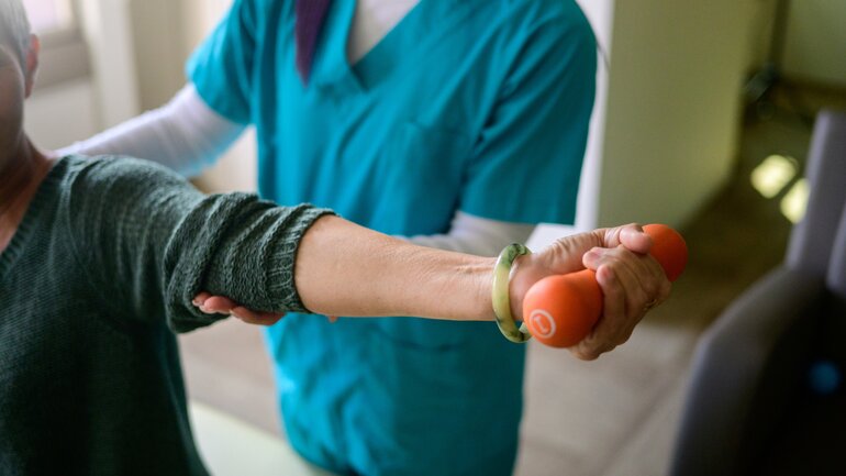 Ergotherapie ist eine Behandlungsoption bei Arthrose