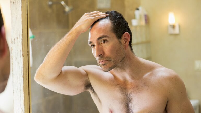 Ferritin-Wert wird bei Haarausfall überprüft 