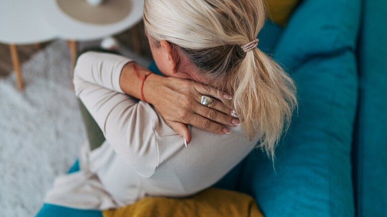 Herzinfarkt-Vorboten: Schmerzen in der Schulter und im Rücken