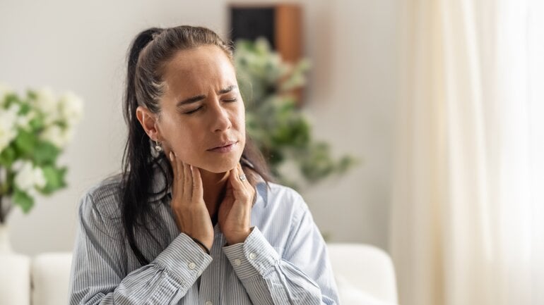Schwellung am Hals ist frühes Symptom bei Mandelkrebs 