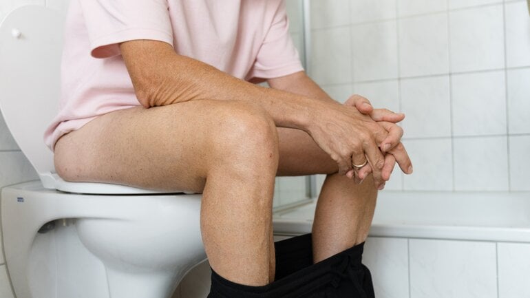 Probleme mit Blase oder Darm können Warnzeichen sein