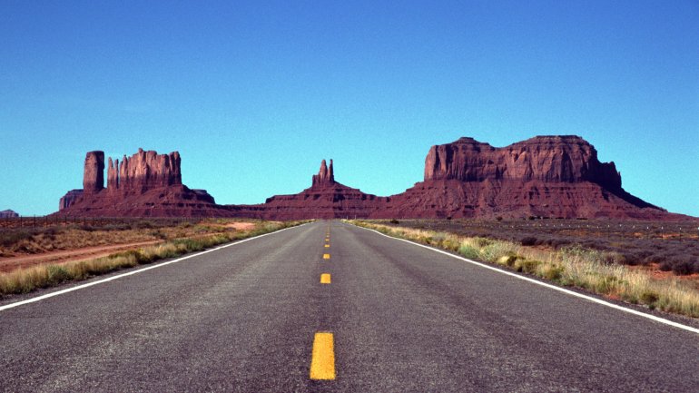Das Bild zeigt eine Straße in den USA.