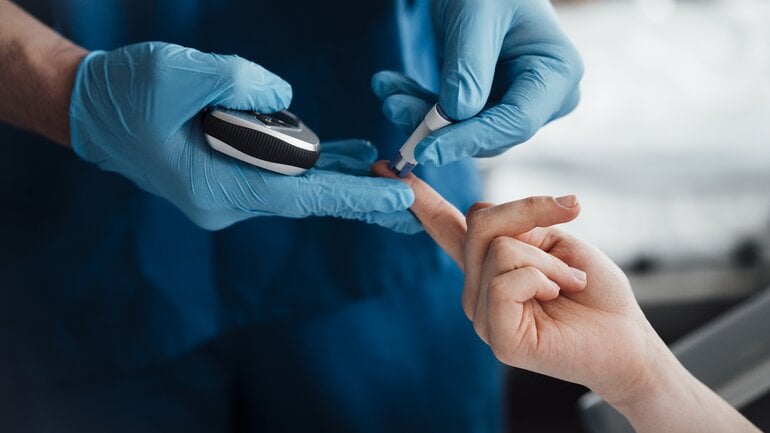 Blutzucker im Blick behalten: Ernährung anpassen