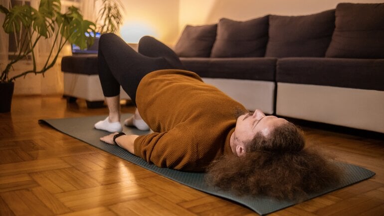 Beckenkippen in Rückenlage: Kann Beckenboden entspannen