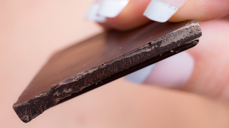 Blutdruck senken: Dunkle Schokolade hilft!