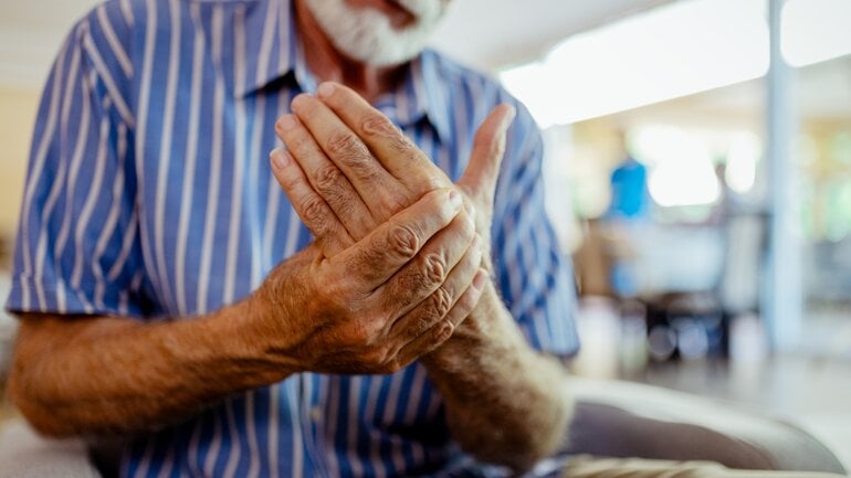Chikungunya-Fieber: Gelenkschwellungen als mögliches Symptom