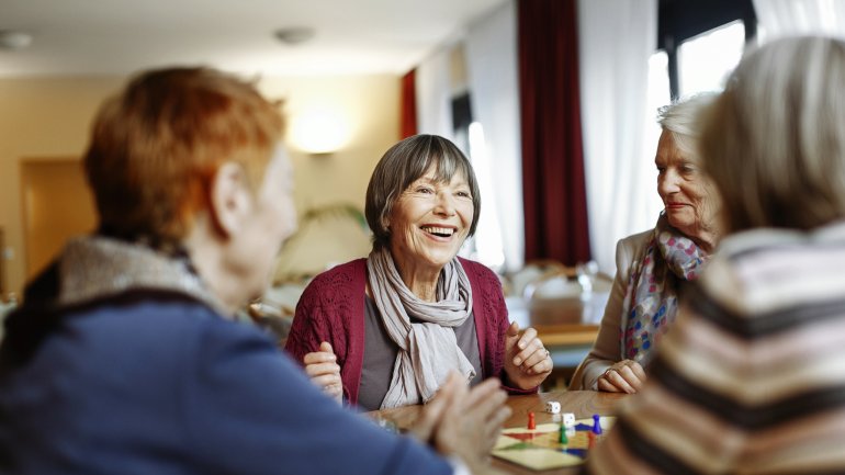 Soziale Kontakte beugen Demenz und Alzheimer vor