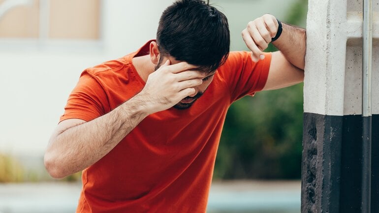 Eigenbrauer-Syndrom: Schwindel kann Symptom sein