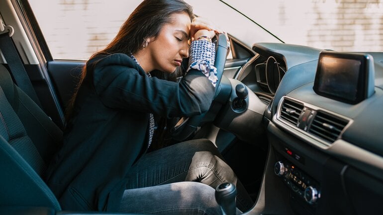 Erschöpfung: Körperliches Symptom bei Einsamkeit