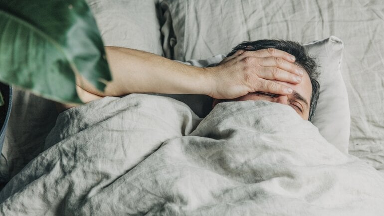 Kopfschmerzen: Körperliches Symptom bei Einsamkeit