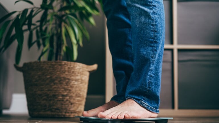 Einsamkeit kann zu Gewichtsschwankungen führen