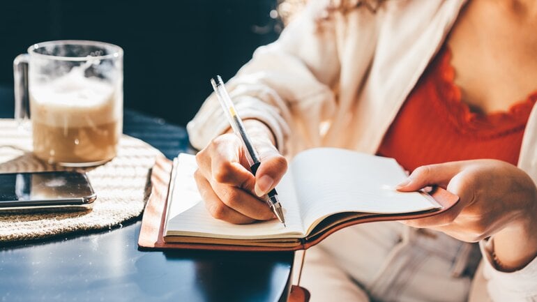 Achtsamkeit und Selbstbeobachtung bei Food Noise