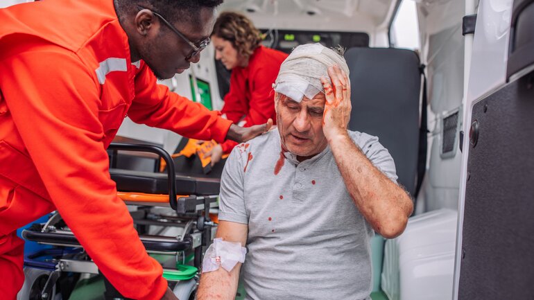 Stark blutende Wunden erfordern sofortige Behandlung