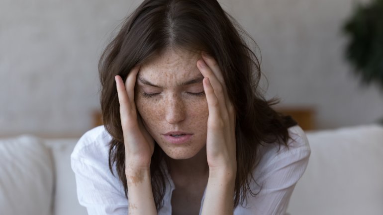 Kopfschmerzen sind ein Symptom für Alpha-Gal-Syndrom