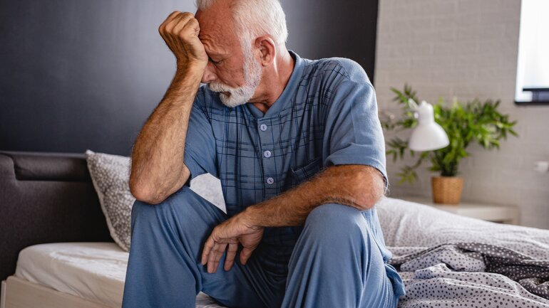 Altersdepression: Antriebslosigkeit und Müdigkeit sind typisch