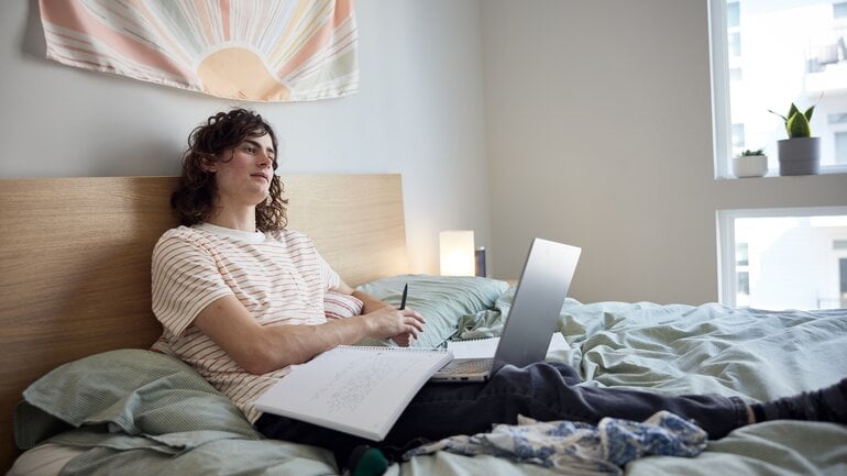 Prokrastination hat ihre Ursachen oft in der Kindheit