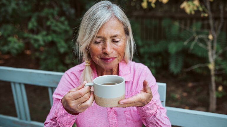 Arthrose im Finger: Hausmittel sind Kräuter und Tees
