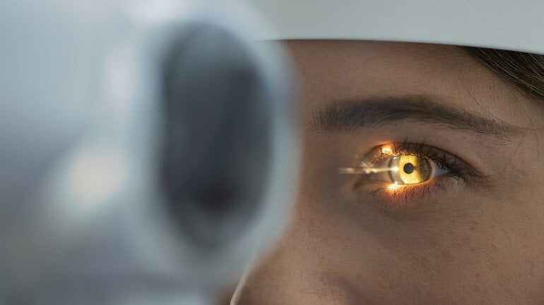 Veränderte Pupillenreaktion ist Symptom bei Augeninfarkt