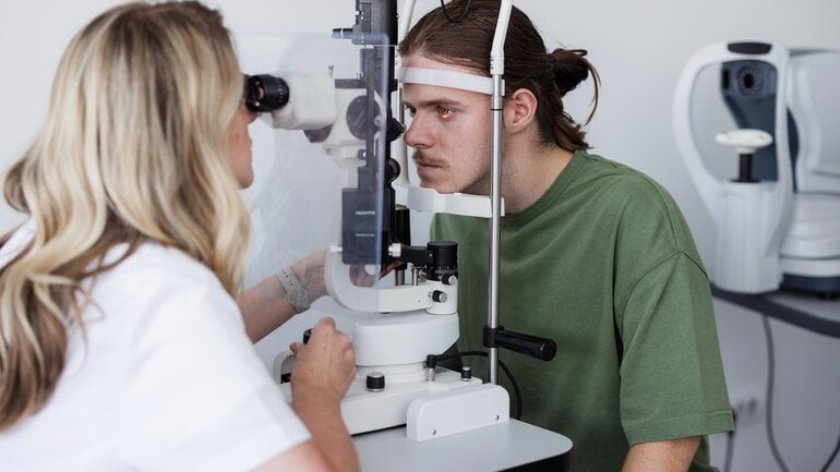 Warnzeichen bei Augenkrebs: Sehverlust auf einem Auge