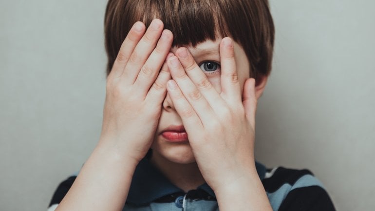 Meiden von Blickkontakt als Symptom von Autismus