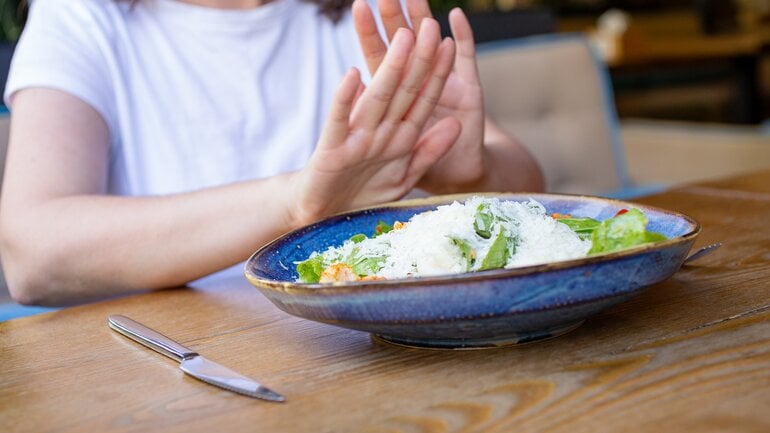 Symptome bei Bauchfellkrebs: Völlegefühl und Appetitlosigkeit