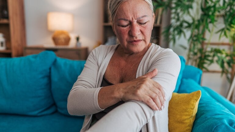 Verengte Halsschlagader? Schwäche und Lähmung sind Warnzeichen