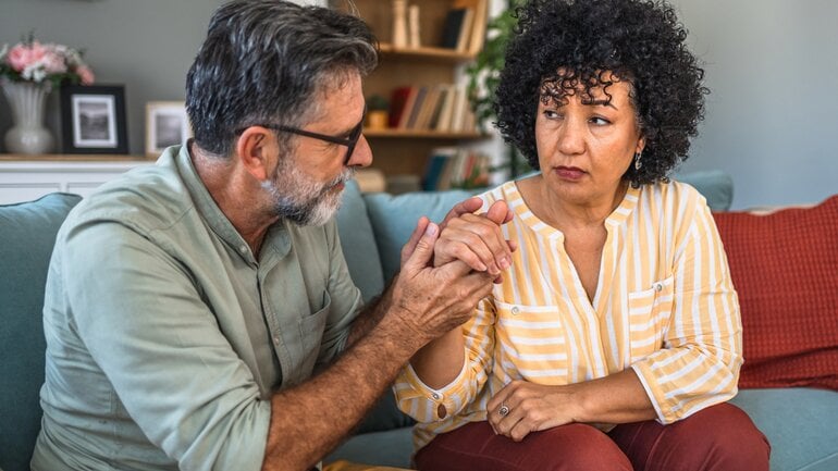 Plötzliche Verwirrung: Symptom bei verengter Halsschlagader