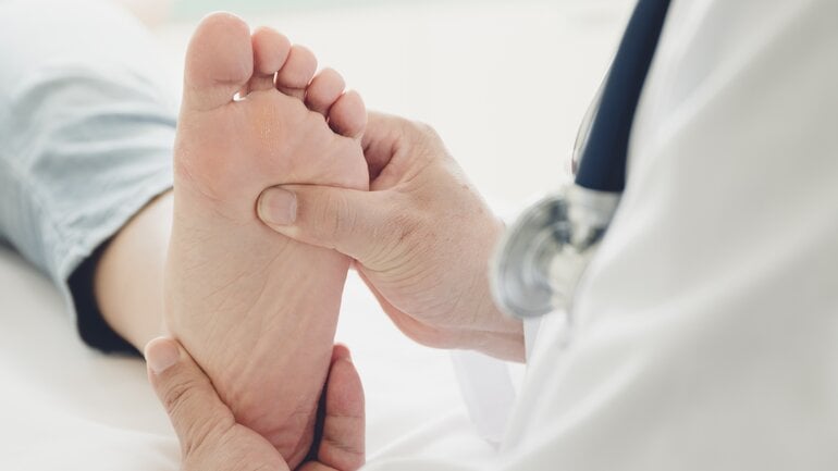 Füße bei Diabetes regelmäßig kontrollieren