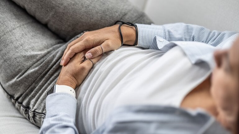 Divertikulitis: Bauchschmerzen sind typisches Symptom