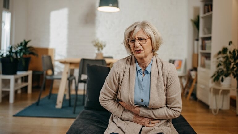 Bauchschmerzen: Symptom bei Enddarmkrebs