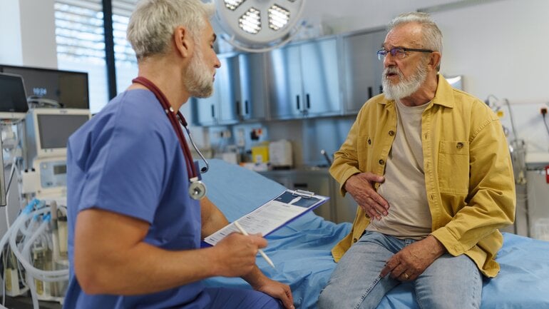 Spürbare Schwellung bei fortgeschrittenem Gallenblasenkrebs