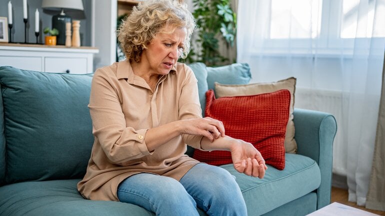 Starker Juckreiz: Anzeichen eines Gallengangskarzinoms