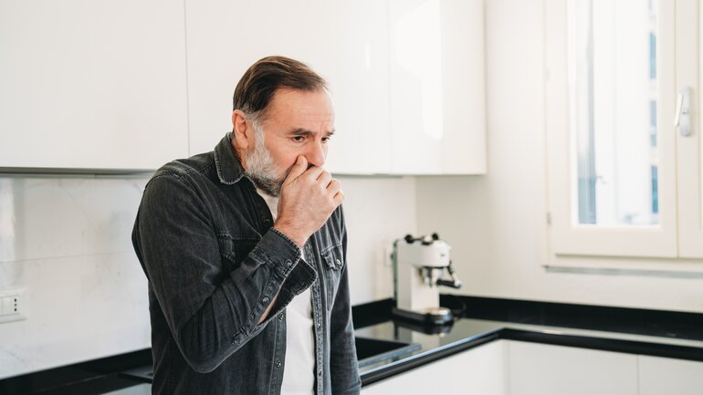Symptome bei Magenschleimhautentzündung: Übelkeit und Erbrechen