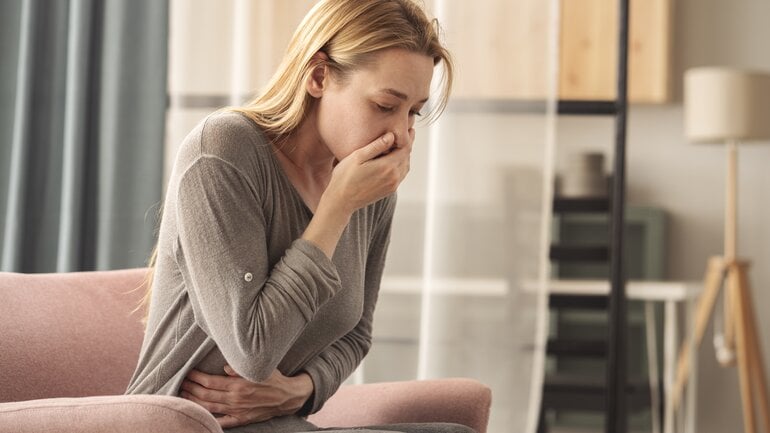 Saures Aufstoßen und Sodbrennen: Symptome bei Gastritis