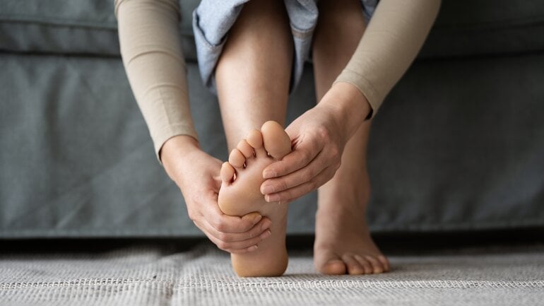 Frühe Symptome bei GBS: Kribbeln und Schmerzen 