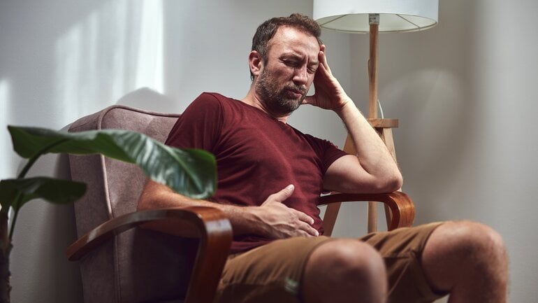 Gelbsucht: Weitere Symptome je nach Ursache