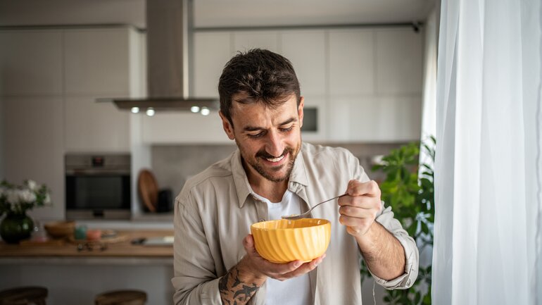 Achtsam und regelmäßig essen: Tipp für guten Stuhlgang