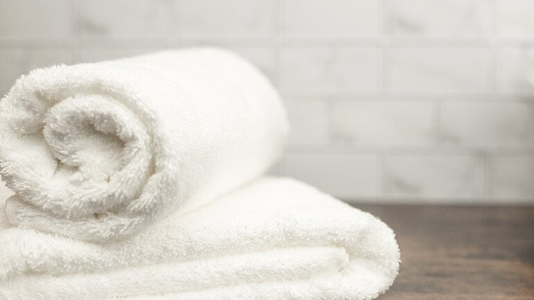 Was tun gegen Gliederschmerzen? Wickel ist Hausmittel