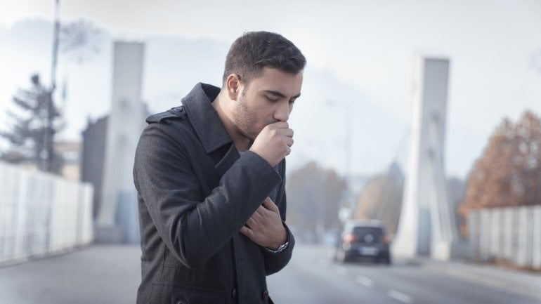 Husten ist Symptom bei Grippe