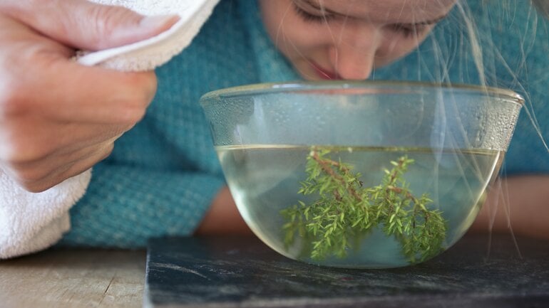 Hausmittel bei Erkältung: Inhalieren
