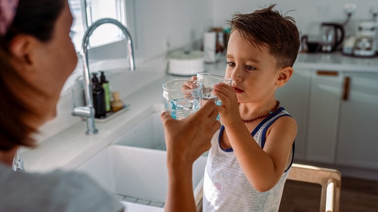 Helicobacter pylori: Verunreinigte Lebensmittel und Wasser