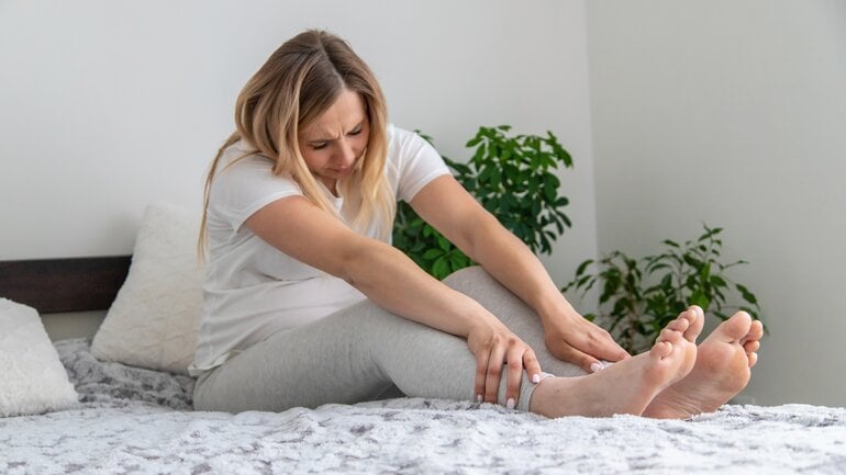 Hepatitis A: Symptome sind Muskel- und Gelenkschmerzen