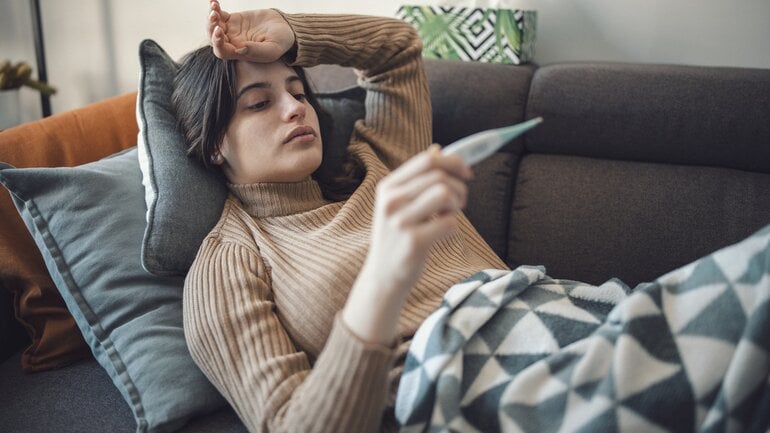 Fieber und hoher Puls bei Herzbeutelentzündung