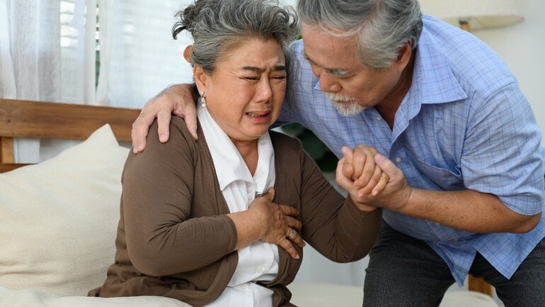 Erste Hilfe bei Herzinfarkt ohne Bewusstlosigkeit